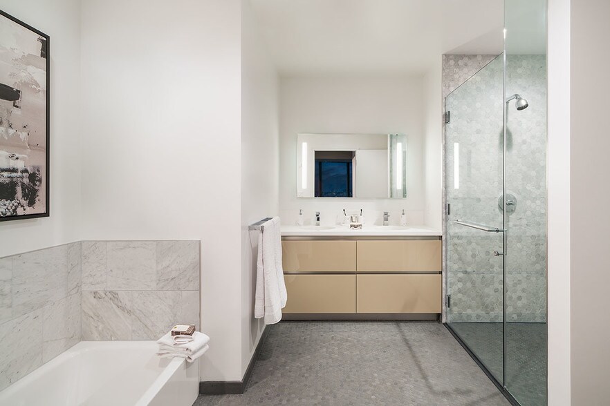 More Photos Of 1200 S Figueroa St, Los Angeles Apartments For Lease