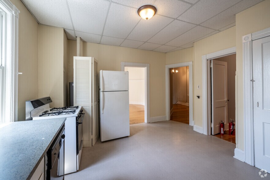 More Photos Of 10 Prospect St, Westfield Storefront Retail Office For Sale