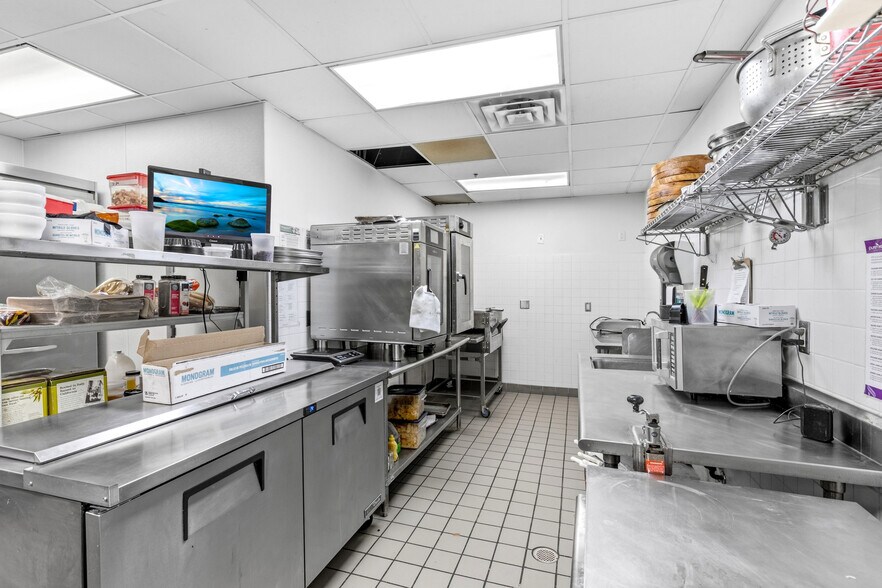 More Photos Of 7807 Creekridge Cir, Bloomington Office For Sale