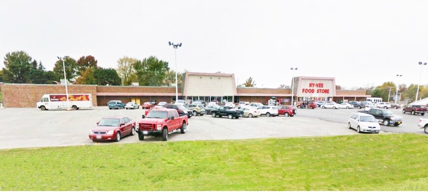 More Photos Of 1104 S 25th St, Bethany Freestanding For Sale