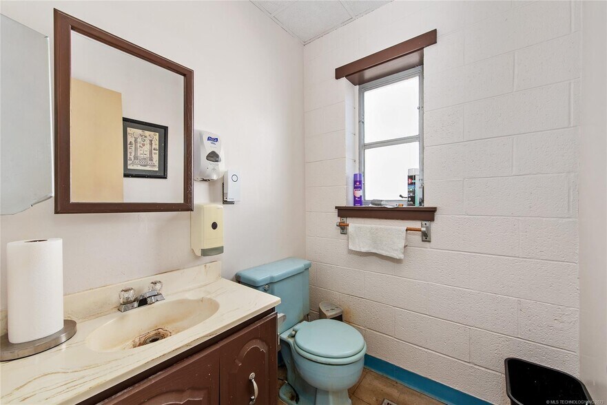 More Photos Of 1509 N Main St, Muskogee Freestanding For Sale