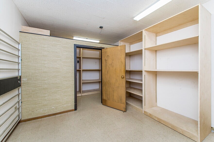 More Photos Of 724 Avenue F, Bogalusa Office For Sale
