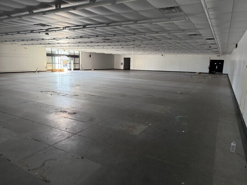 More Photos Of 2272 Quindaro Blvd, Kansas City Freestanding For Sale