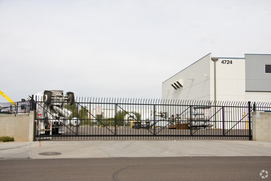More Photos Of 4724 W Roosevelt St, Phoenix Warehouse For Lease