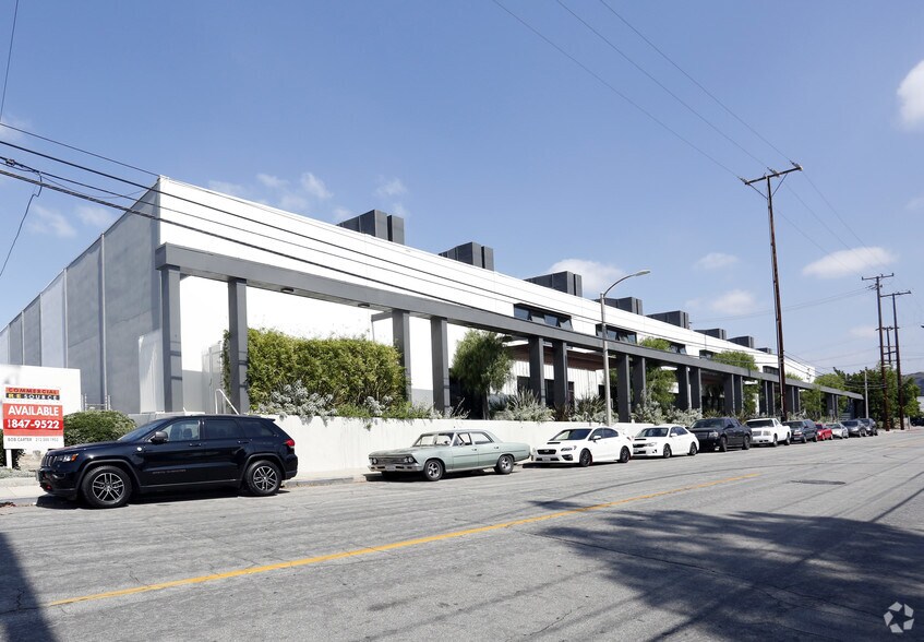 More Photos Of 2777 N Ontario St, Burbank Light Distribution For Lease