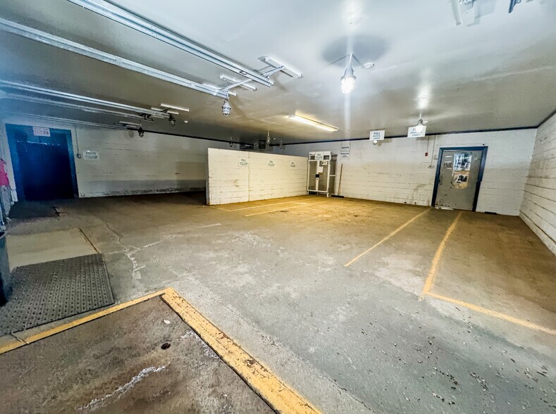 More Photos Of 33 Transport Dr, Bennington Freestanding For Sale