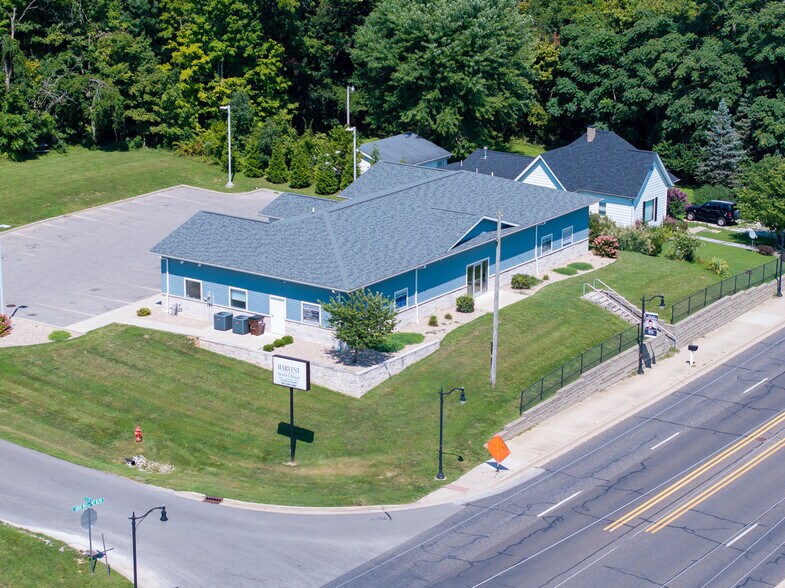 More Photos Of 2221 John Williams Blvd, Bedford Office For Sale