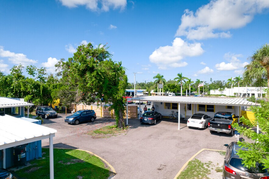 More Photos Of 1827 9th St W, Bradenton Auto Dealership For Sale