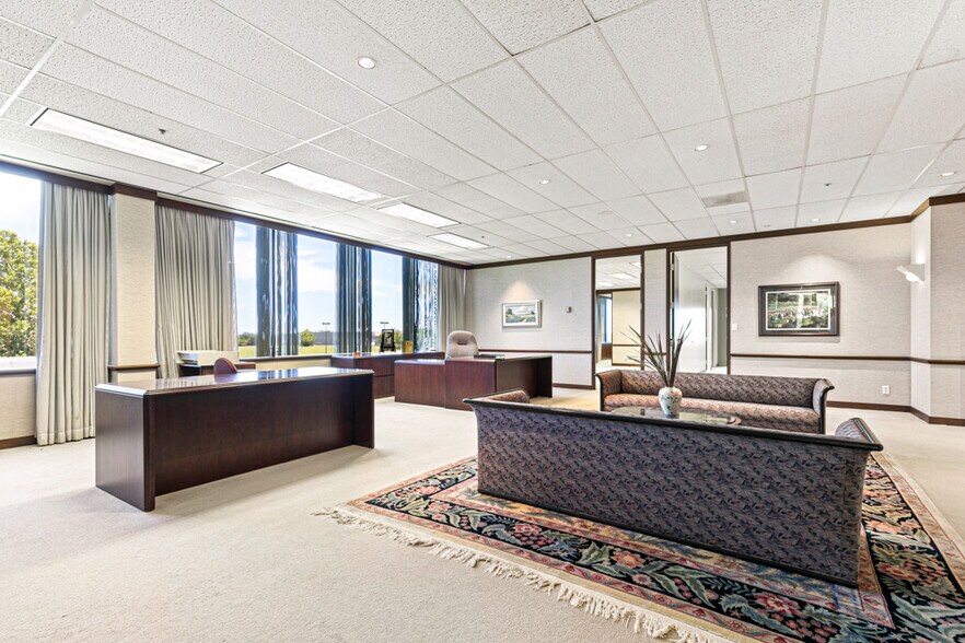 More Photos Of 601 S Sanden Blvd, Wylie Medical For Lease