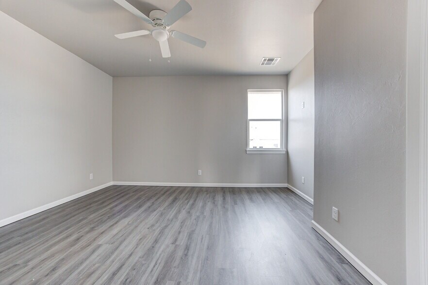 More Photos Of 12001 Rivers Trl, Oklahoma City Specialty For Sale