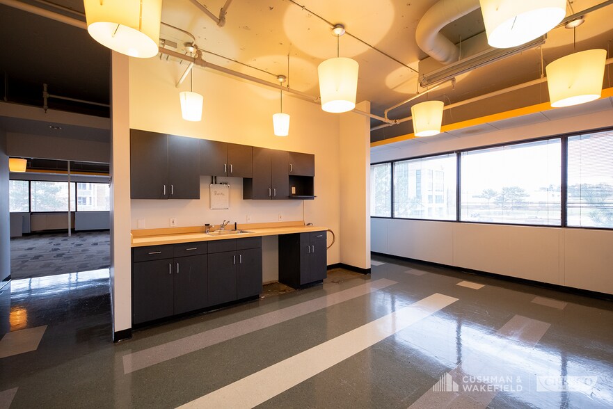 More Photos Of 23240 Chagrin Blvd, Beachwood Office For Lease