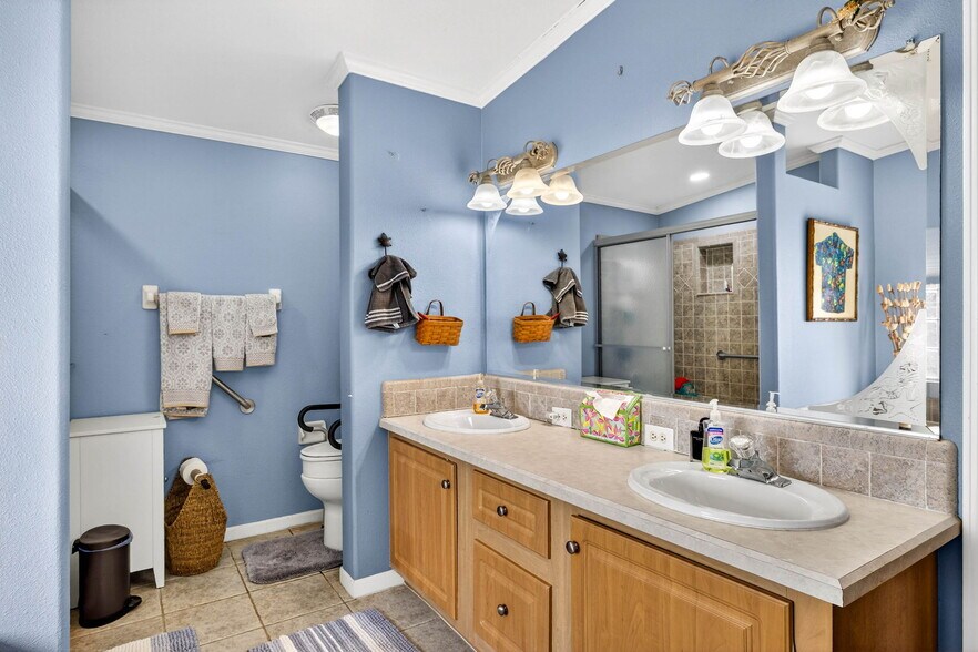 More Photos Of 3308 24th Ave SE, Ruskin Specialty For Sale