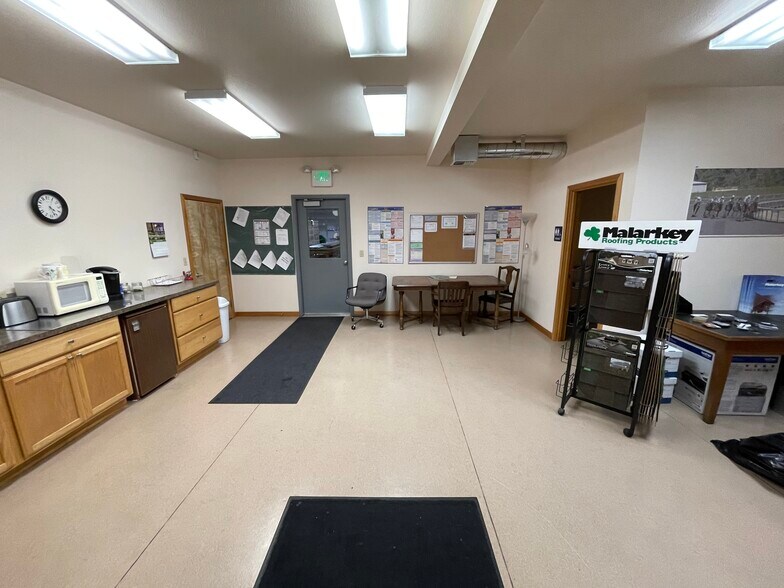 More Photos Of 1724 Garrett St, Enumclaw Warehouse For Lease