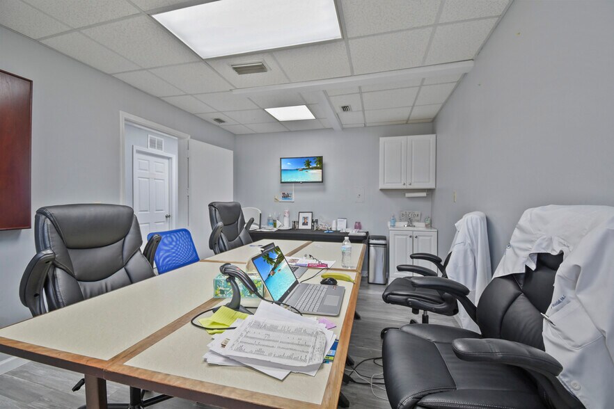 More Photos Of , Jacksonville Office For Sale