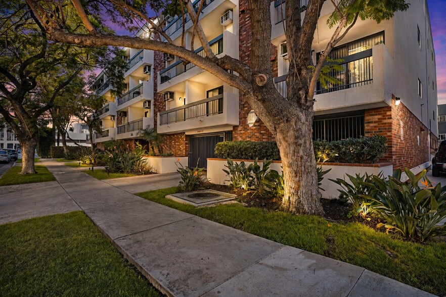 More Photos Of 320 S Arnaz Dr, Los Angeles Apartments For Sale