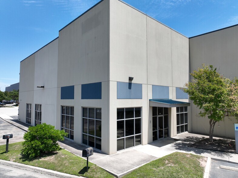 More Photos Of 5850 Corridor Pky, Schertz Warehouse For Sale