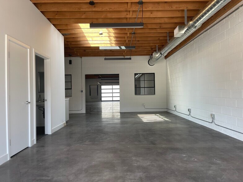 More Photos Of 1732 Victory Blvd, Glendale Loft Creative Space For Lease