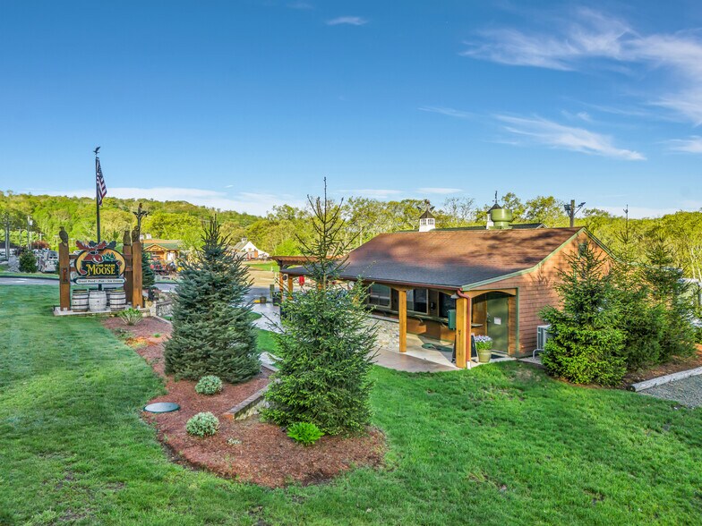 More Photos Of 94 E Route 66, Columbia Restaurant For Sale