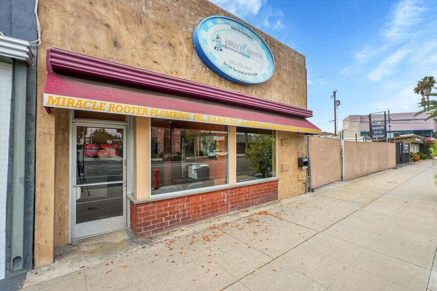Primary Photo Of 4204 W Burbank Blvd, Burbank General Retail For Sale