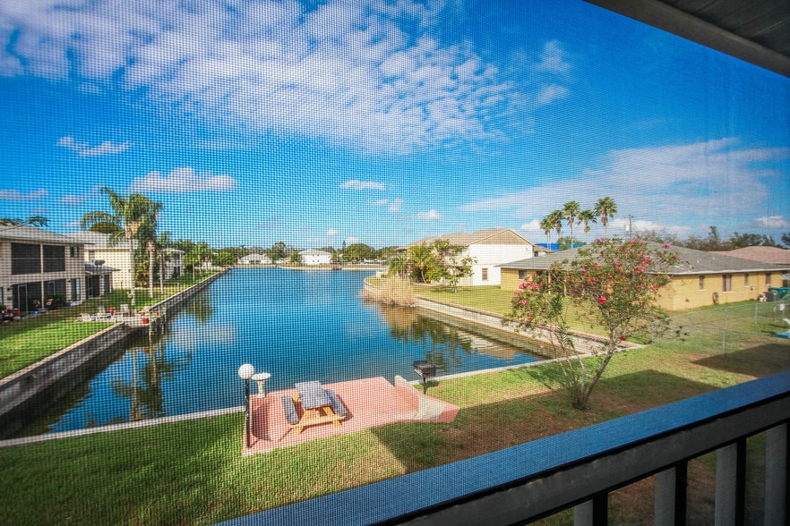 More Photos Of 706 SE 13th Ct, Cape Coral Apartments For Sale