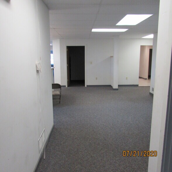 More Photos Of 457 Diller Ave, New Holland Warehouse For Lease