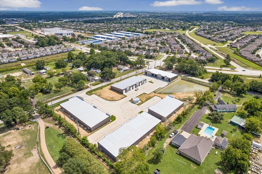 More Photos Of 19103 Hufsmith Kohrville Rd, Tomball Unknown For Lease