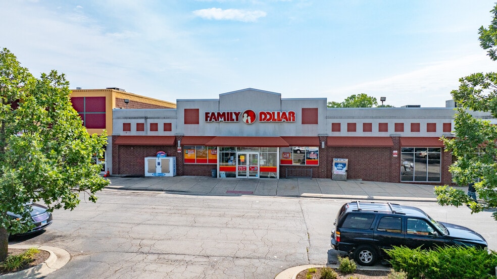 Primary Photo Of 1432 S Main St, Rockford Freestanding For Sale