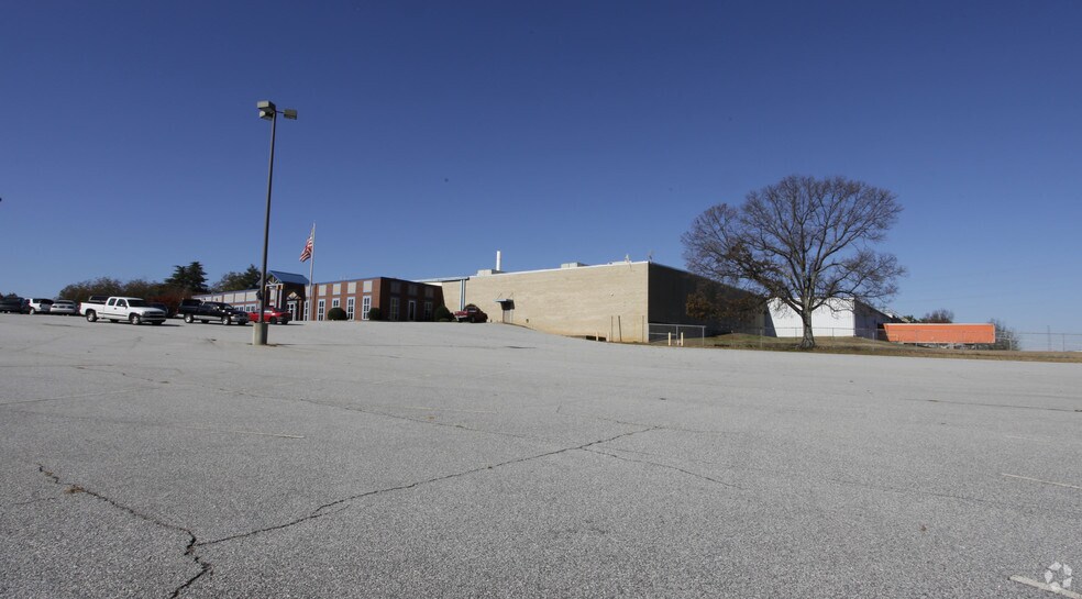 More Photos Of 1224 Old Stage Rd, Simpsonville Manufacturing For Lease