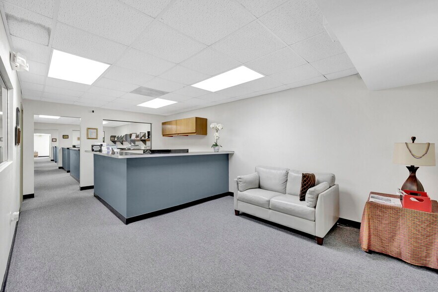 More Photos Of 3455 Ocean View Blvd, Glendale Office For Lease