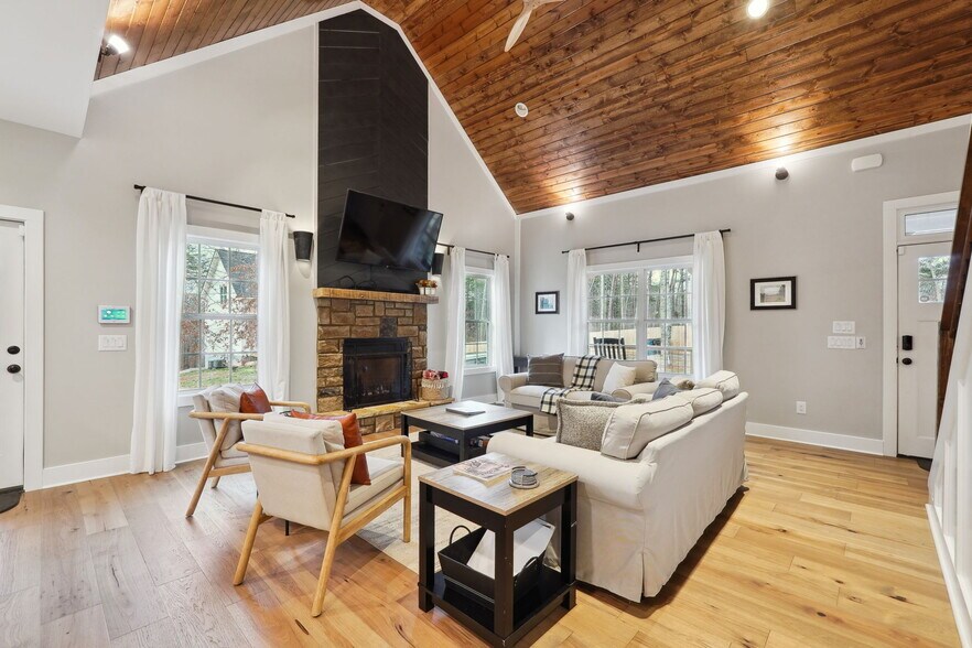 More Photos Of 1300 Preacher Campbell Rd, Clarkesville Multifamily For Sale