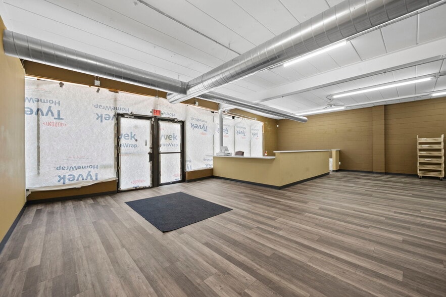 More Photos Of 755 N Snelling Ave N, Saint Paul Storefront For Lease