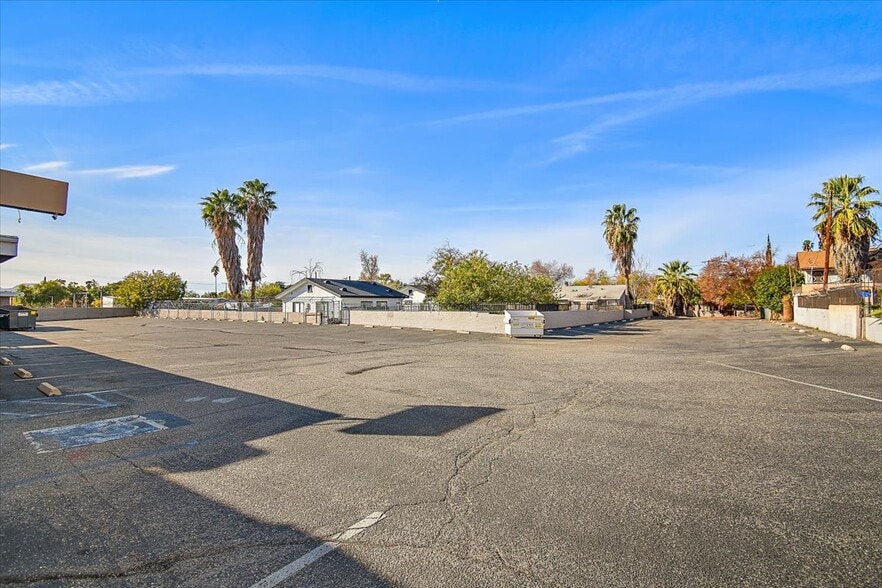 More Photos Of 1376 N Waterman Ave, San Bernardino Unknown For Lease