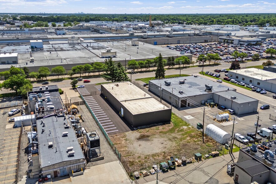 More Photos Of 12283 Levan Rd, Livonia Warehouse For Lease