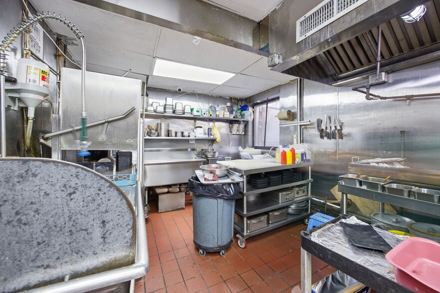 More Photos Of 136-21 41st Ave, Flushing Storefront Retail Office For Sale