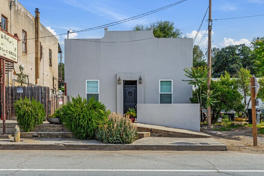 More Photos Of 30048 Yosemite Blvd, La Grange Bar For Sale