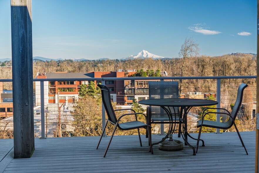 More Photos Of 4540 SW Kelly Ave, Portland Office For Sale