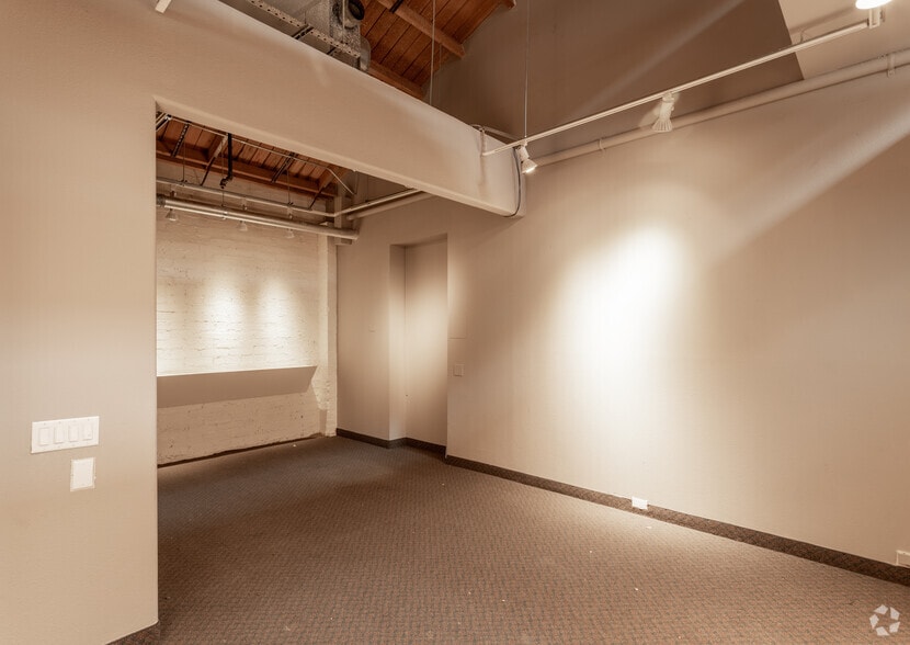 More Photos Of 1090 N Palm Canyon Dr, Palm Springs Loft Creative Space For Lease
