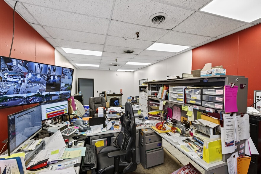 More Photos Of 210 W Terminal Rd, Liverpool Distribution For Lease