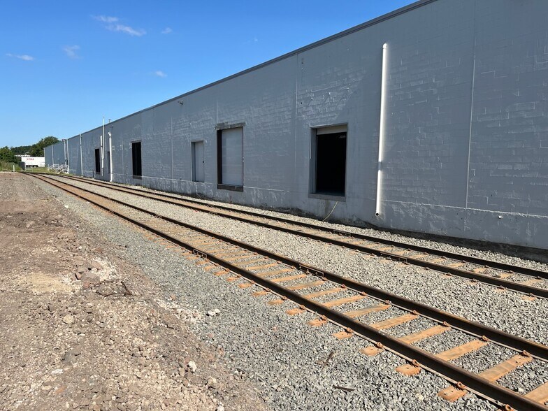 More Photos Of 13 Manor Rd, East Rutherford Warehouse For Lease