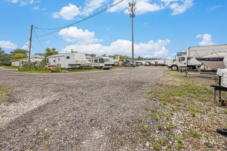 More Photos Of 33833 Garnet St, Clinton Township Self Storage For Sale
