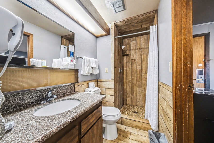 More Photos Of 386 E 300 S, Kanab Hotel For Sale