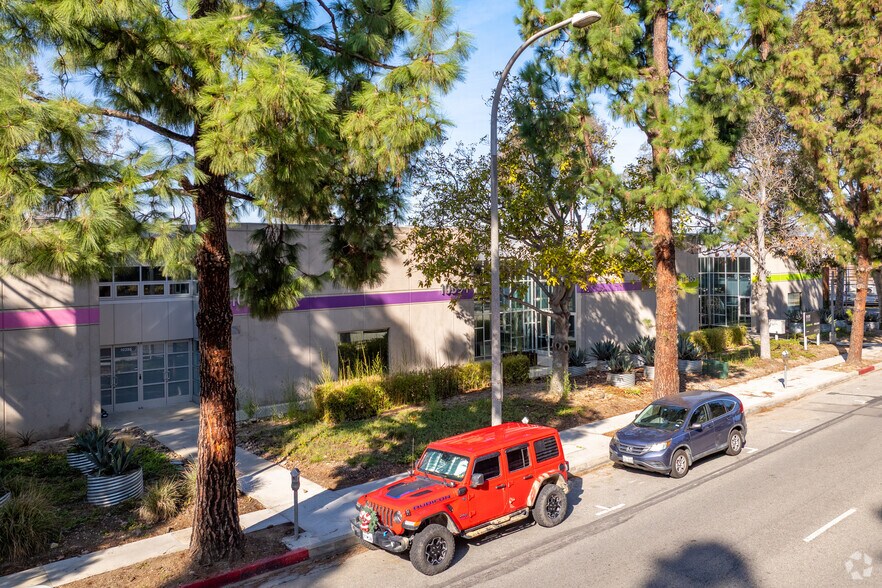 More Photos Of 10381-10395 Jefferson Blvd, Culver City Loft Creative Space For Lease