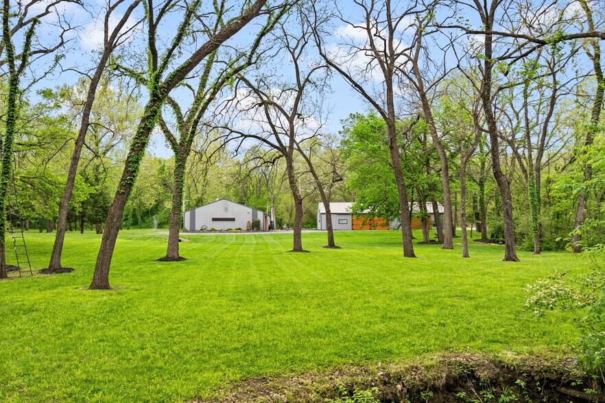 More Photos Of 11155 Hubbard Rd, Kansas City Flex For Sale