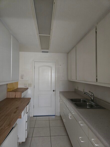 More Photos Of 3677 Central Ave, Fort Myers Medical For Lease