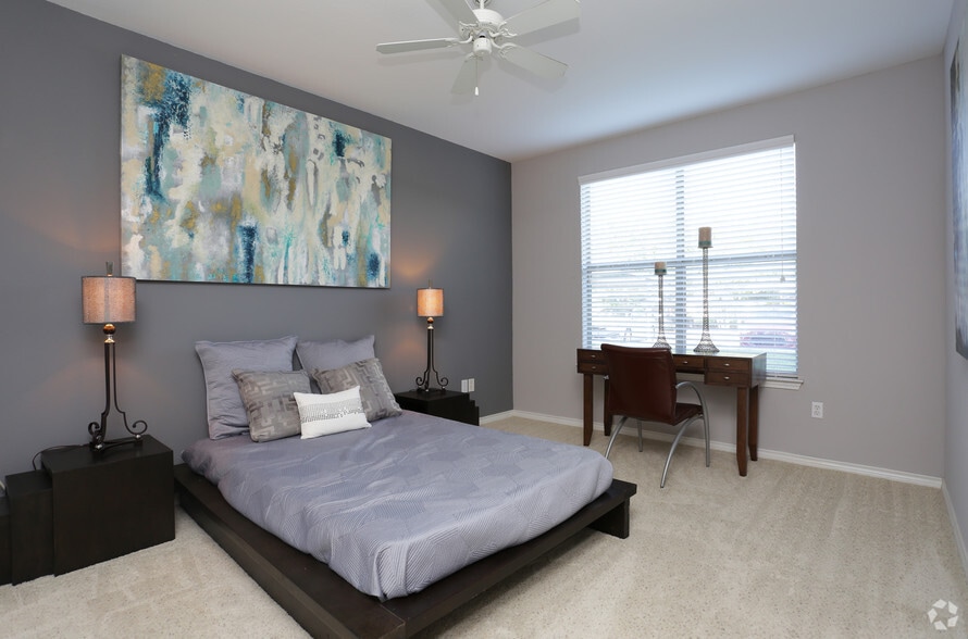 More Photos Of 2000 E Arapaho Rd, Richardson Apartments For Lease