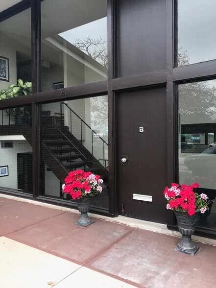 More Photos Of 456 W Frontage Rd, Northfield Office For Sale