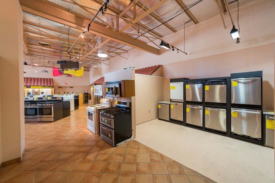 More Photos Of 13340 Leopard St, Corpus Christi Storefront For Sale