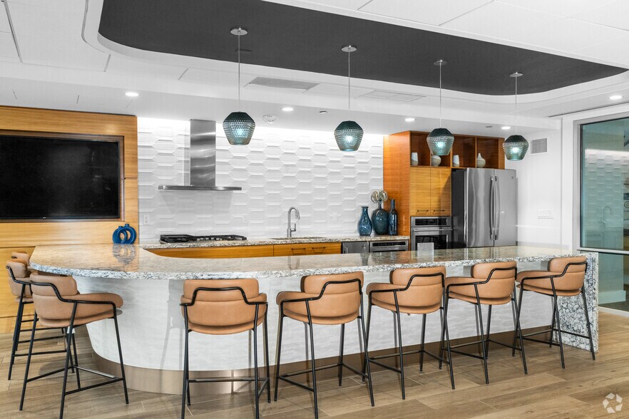 More Photos Of 3400 S Clark St, Arlington Apartments For Lease