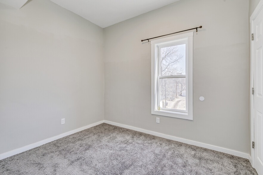 More Photos Of 1500 W Broadway Ave, Minneapolis Storefront Retail Residential For Sale