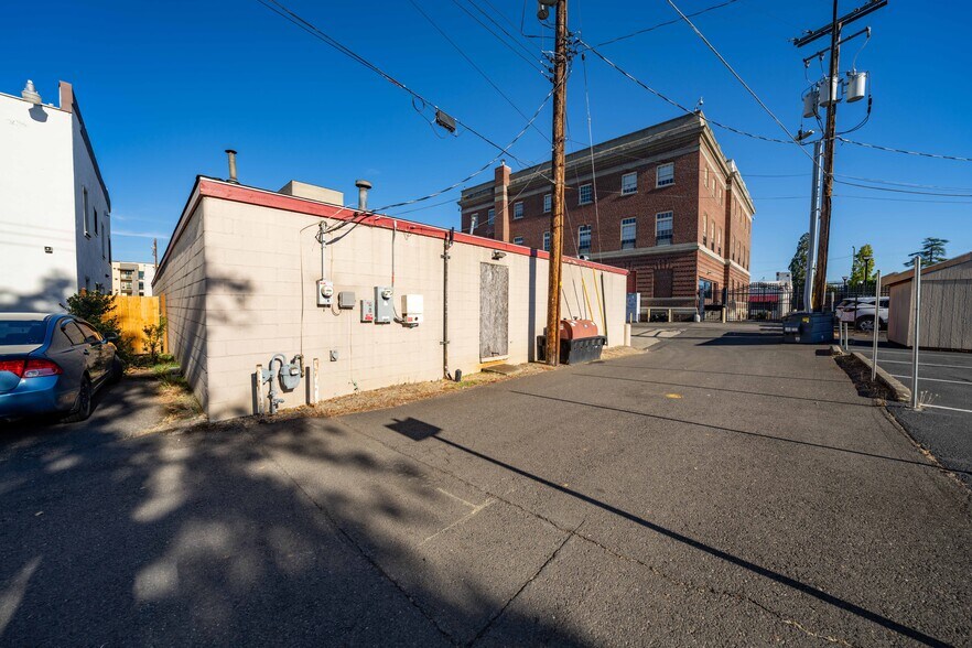 More Photos Of 125 N Holly St, Medford Auto Repair For Sale